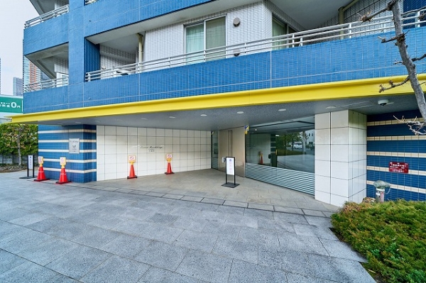 来客時の送迎や荷物の積み下ろしにも便利な車寄せスペースです