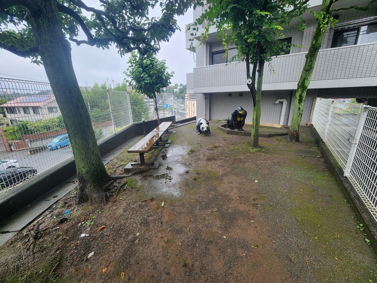 敷地内