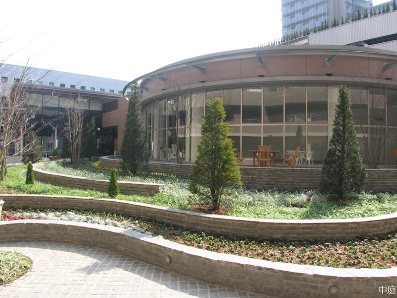 【中庭】