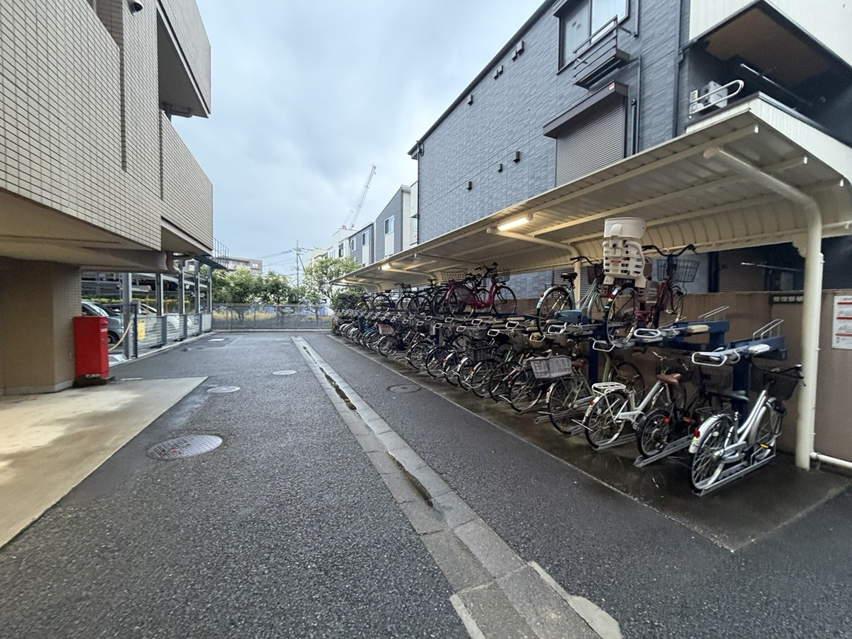 【駐輪場】駐輪場の利用料金は200円(月額)です。最新の空き状況など、利用に伴う詳細は、お気軽にお問い合わせくださいませ。
