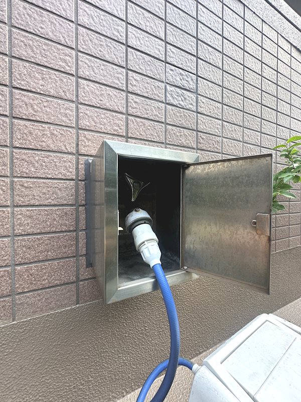 ＜散水栓＞テラスにはお掃除や草花の水やりに便利な散水栓があります。