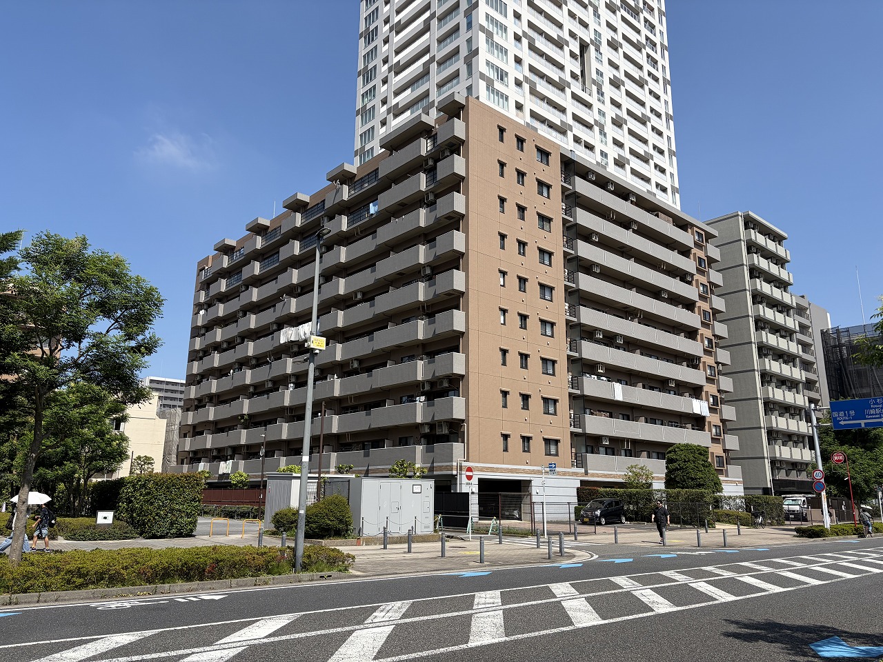 【現地外観写真】JR東海道本線・南武線「川崎」駅まで徒歩6分。複数沿線利用可能で、通勤・通学やお出かけにも便利なロケーションです。駅前には商業施設も充実しています。