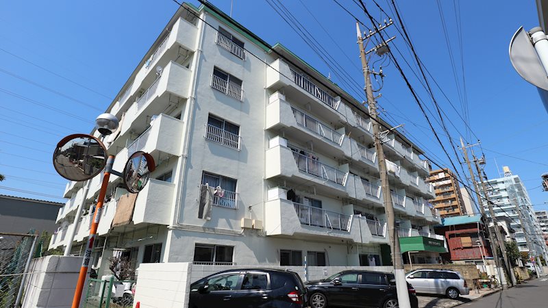 最上階・南西向き・5階住戸につき、陽当たり・眺望良好！