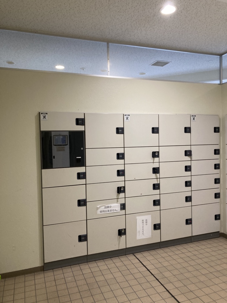 【宅配ボックス】不在時に荷物を受け取ることができる、宅配ボックスです。再配達の手間が省けて便利です。非対面での受取にも活用できます。
