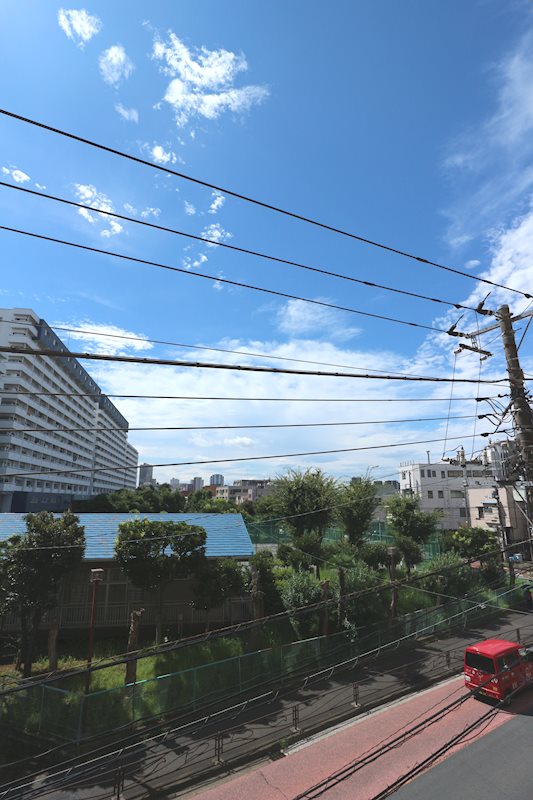 ＜眺望写真（2026年8月撮影）＞南東向き・3階住戸につき、陽当たり良好！お気軽にお問い合わせくださ・・・
