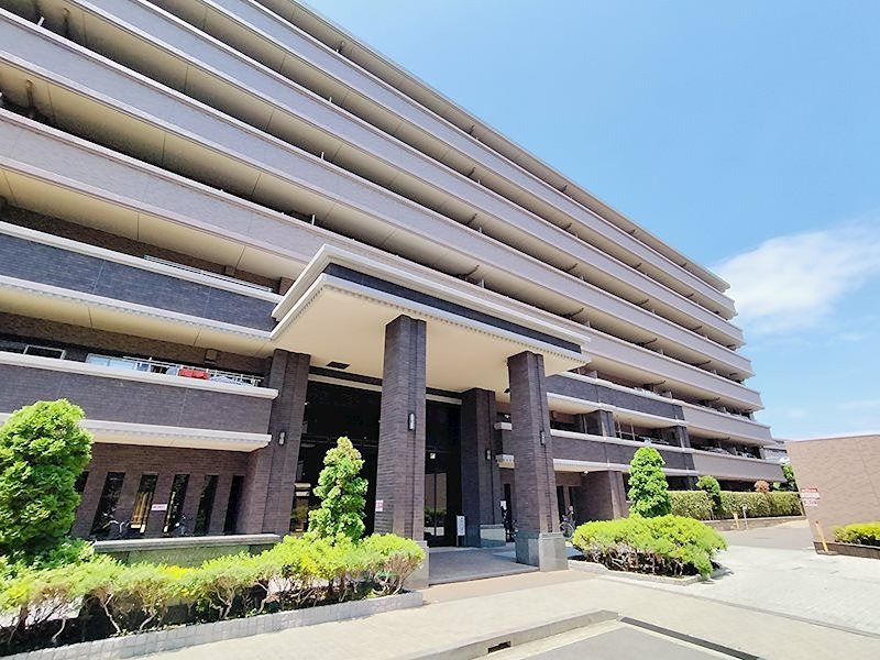 【外観】総戸数390戸3駅利用可能な大規模マンションです。京急線「鶴見市場」駅徒歩7分、JR京浜東北・・・