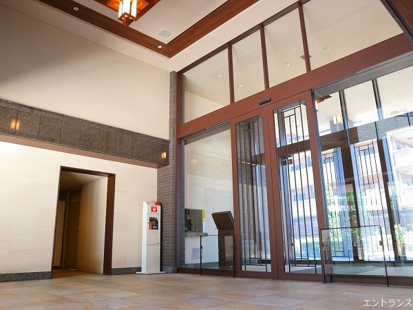 【エントランス】来訪者を住戸内のTVモニターで確認してからエントランスドアを開錠できるオートロッ・・・