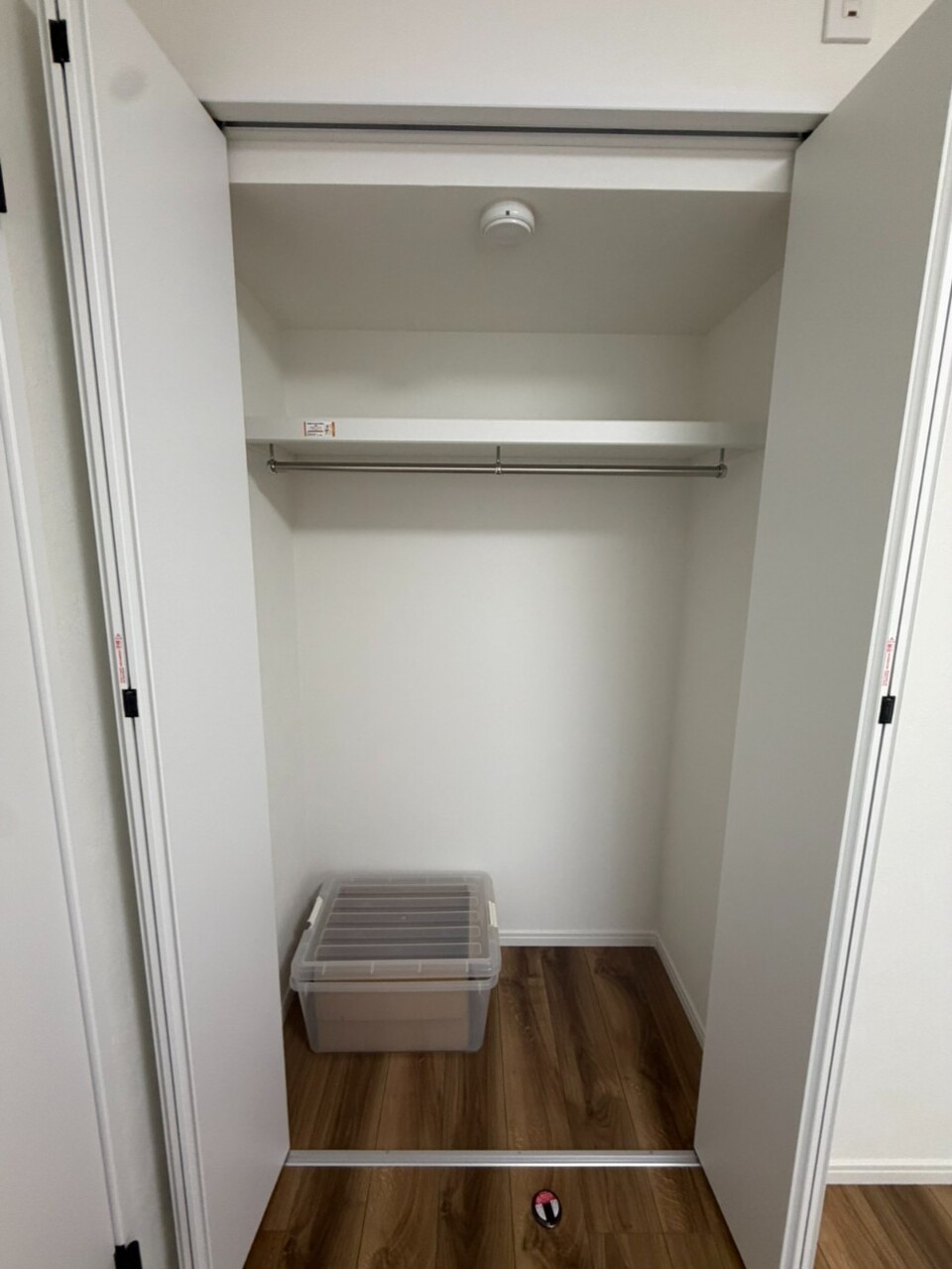 【収納】全居室収納付きの住まいです。散らかりがちな荷物をすっきり仕舞って置けるので、居住スペースをすっきりと保つことができます。