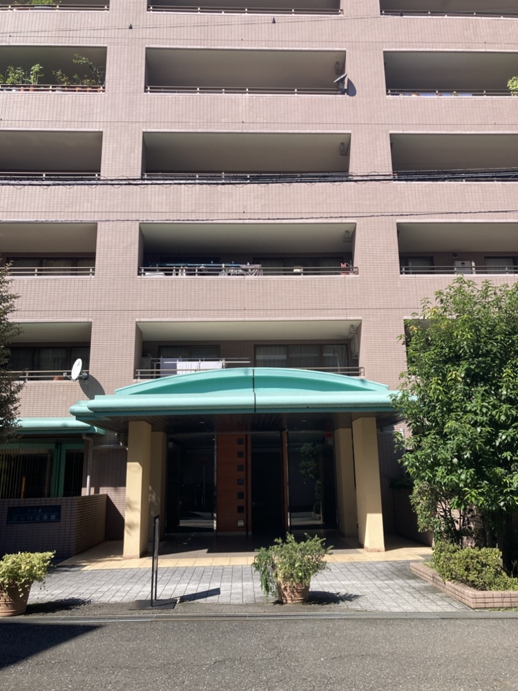 【クリオ溝の口壱番館】RC造7階建てマンション、3階部分住戸です。東急田園都市線「高津」駅まで徒歩8分。複数沿線・駅が利用可能。通勤やお出かけに便利な立地です。