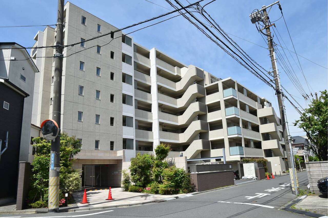 【クリオ川崎大師公園】京急大師線「東門前」駅まで徒歩10分。川崎市営バス「台町」停まで徒歩3分、JR東海道線・JR南武線・JR京浜東北線「川崎」駅までバス乗車19分の立地です。