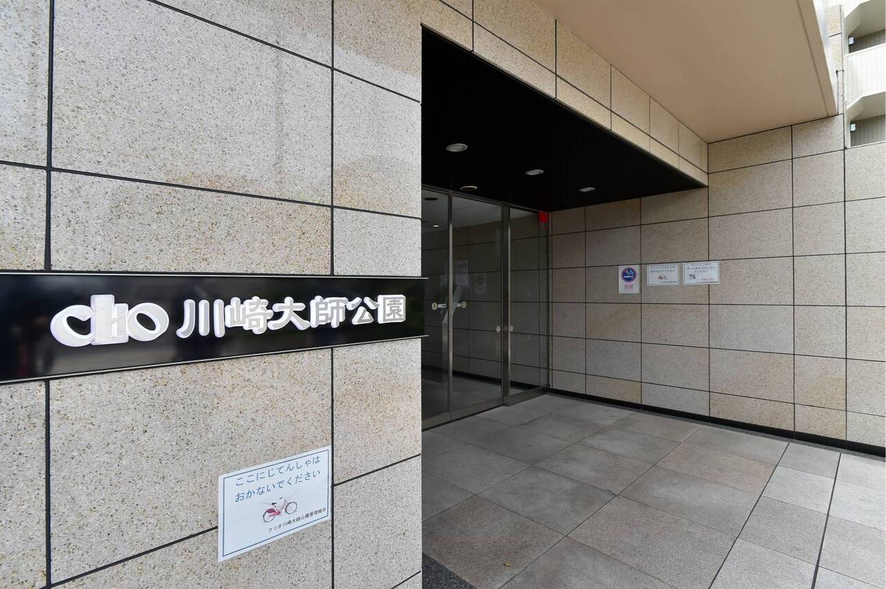 【エントランス】内装リノベーション工事中ですが、内見可能です(2026年11月6日完了予定)。ぜひ、お気軽にお問い合わせくださいませ。
