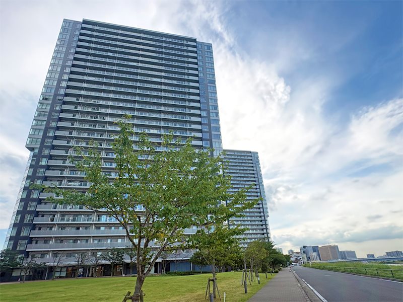 28階部分、多摩川を望むリバービュー住戸。WICやSICなど豊富な収納を確保した3LDK