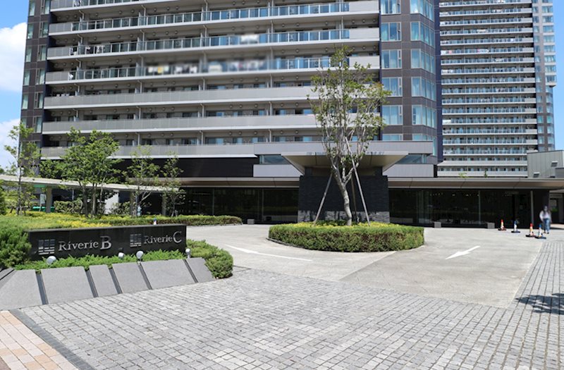 ＜エントランス＞地震に安心な「ＤＦＳ制震構造」採用、オール電化マンション