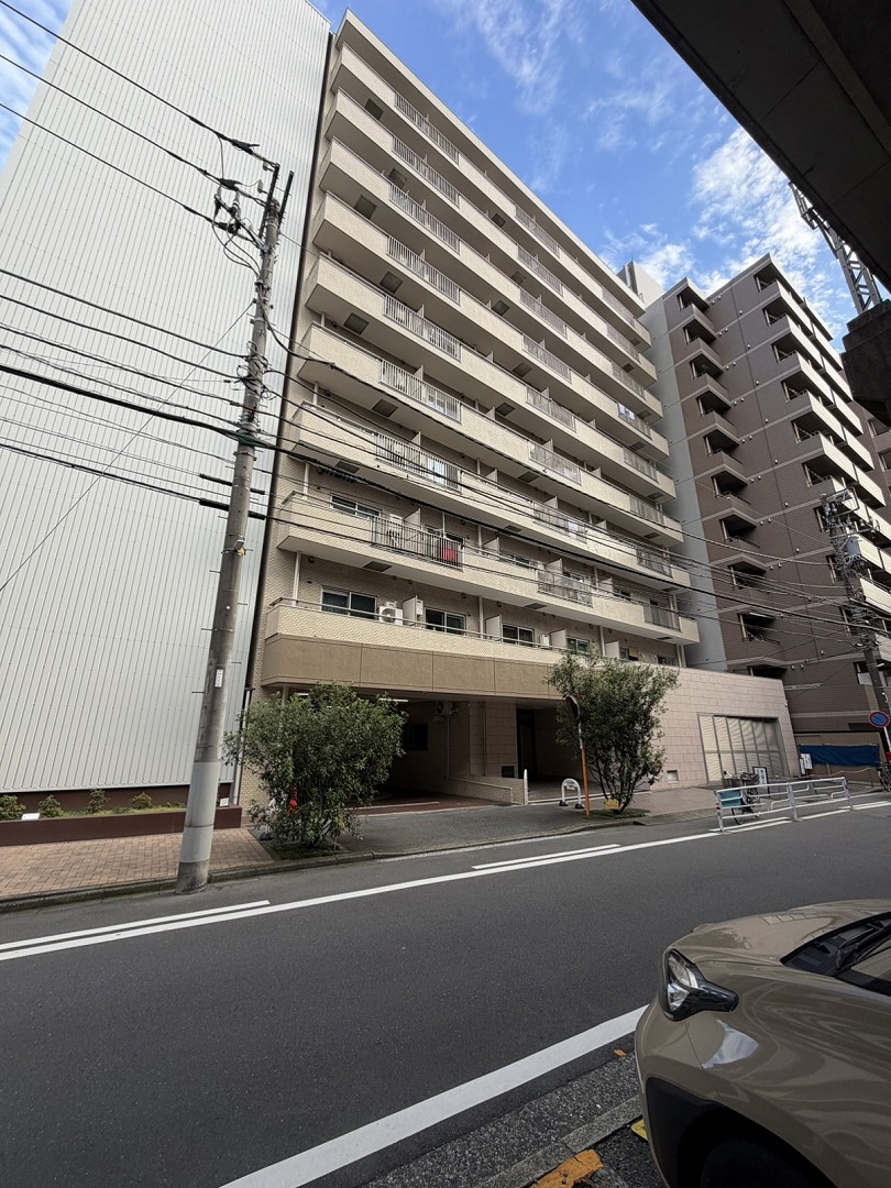 【現地外観写真】JR京浜東北・根岸線「鶴見」駅まで徒歩7分、京急本線「京急鶴見」駅まで徒歩6分。徒歩7分圏内に2駅が揃い、毎日の通勤・通学はもちろん休日のお出かけにも利便性の高い立地です。
