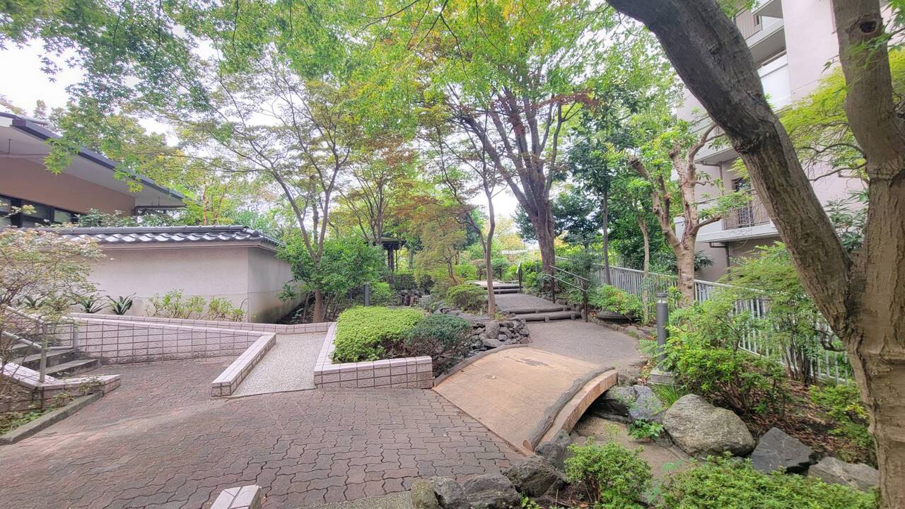 【その他現地】家事をサポートしてくれる機能的な設備が充実した住まいです。実際の陽当たりの様子など、ぜひ現地でご確認くださいませ。