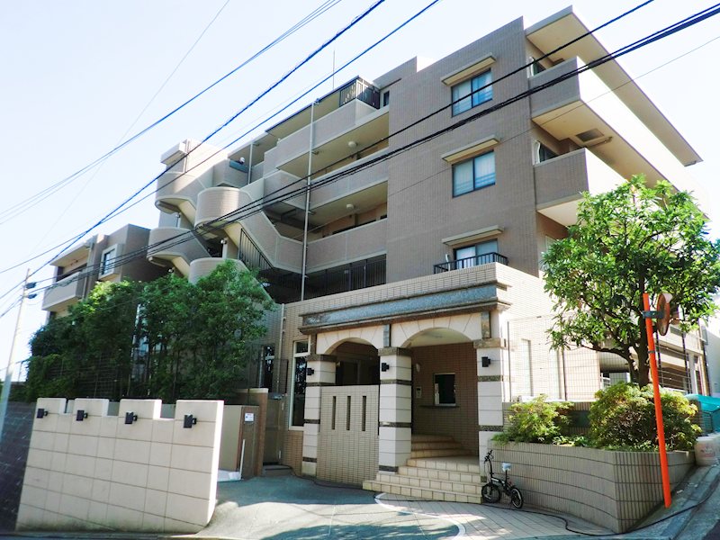 JR京浜東北線「鶴見」駅西口より徒歩8分に立地する低層マンション！駅前には24時間営業のスーパーマ・・・