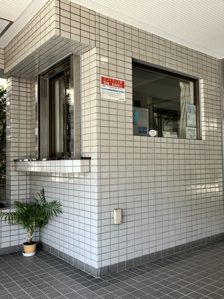 【共用部】敷地内には、駐車場が設けられています。駐車可能なサイズ・空き状況・料金など、詳細についてはお気軽にお問い合わせください。