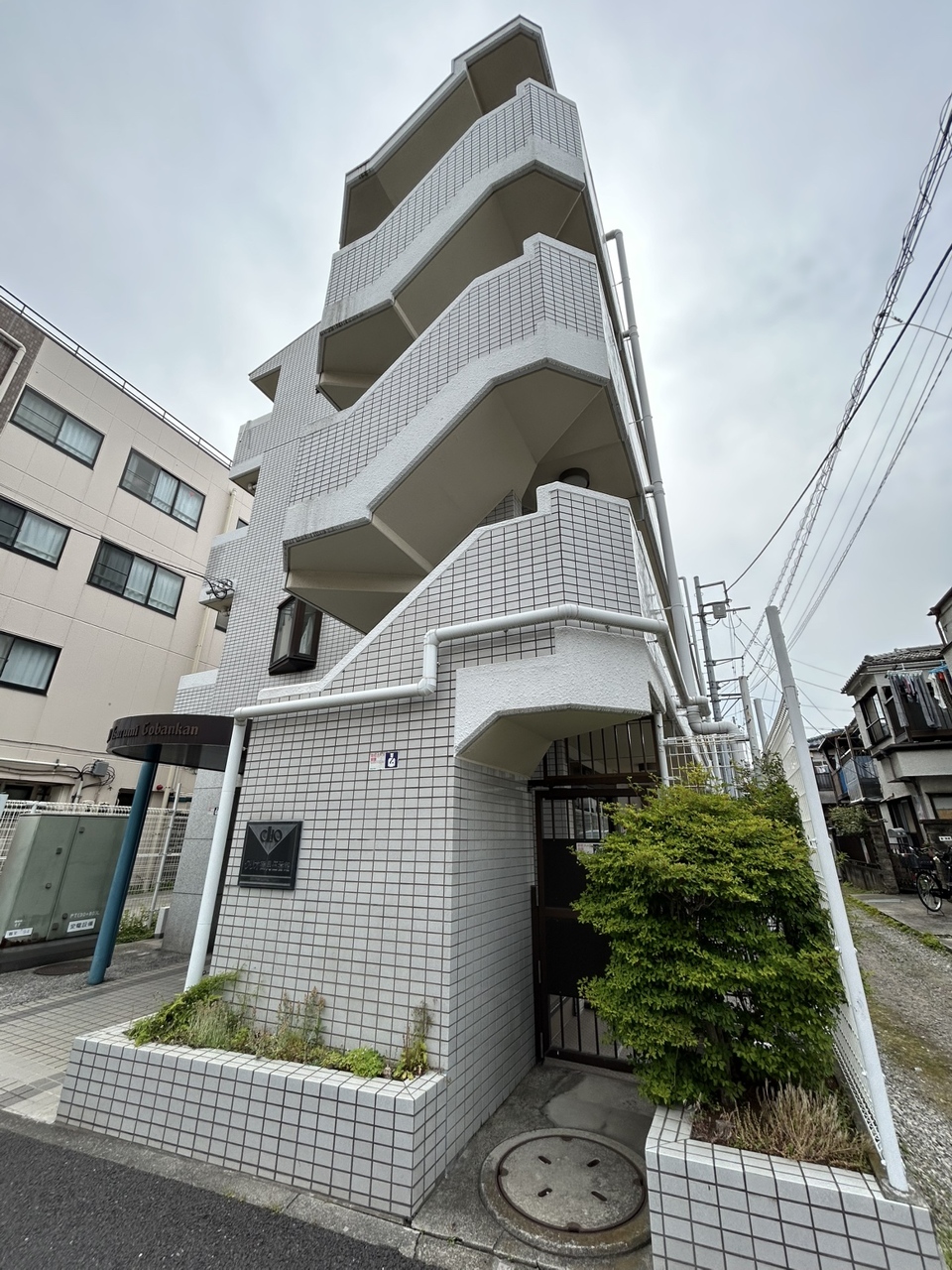 【現地外観写真】専有面積16.16㎡の1K住戸。コンパクトながら自分だけの空間を確保でき、単身者の住まいやセカンドハウスなどにもおすすめです。