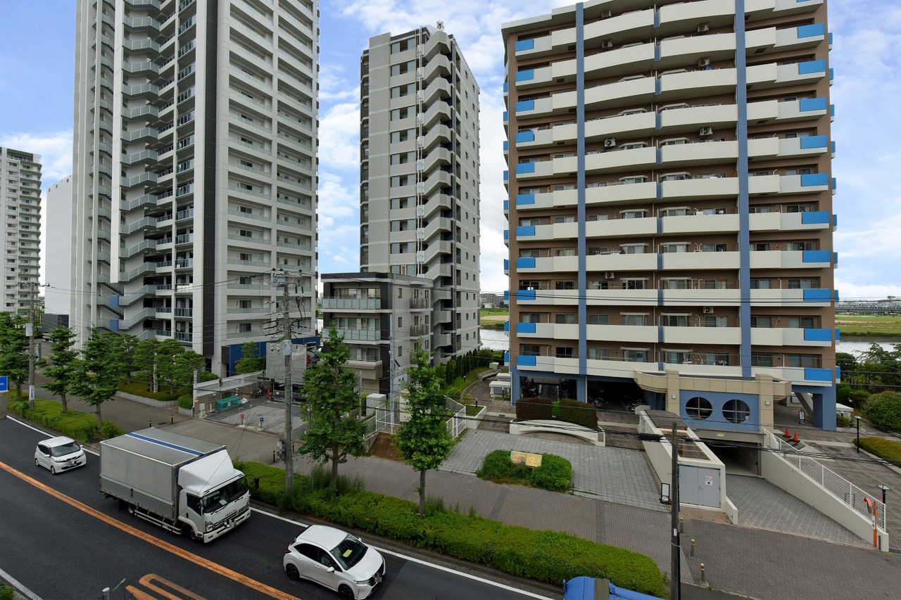 【住戸からの眺望写真】スーパー三和川崎遠藤店まで徒歩5分。毎日のお買い物に便利です。※眺望は将来にわたって保証するものではありません。