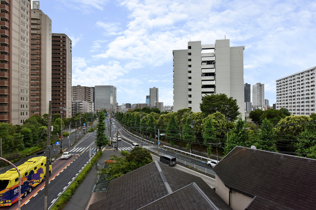 【住戸からの眺望写真】川崎市立御幸小学校、川崎市立御幸中学校までそれぞれ徒歩8分。毎日の通学に負担の少ない距離にあります。※眺望は将来にわたって保証するものではありません。