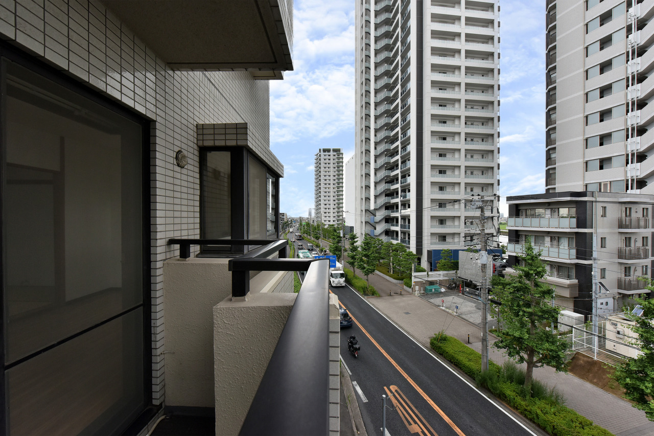 【住戸からの眺望写真】お部屋は、RC造7階建てマンションの5階部分に位置しています。※眺望は将来にわたって保証するものではありません。