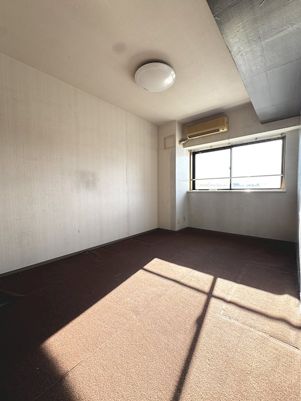＜洋室約5.6帖＞各洋室はクローゼット付きでしっかりとしたプライベート空間を確保できます