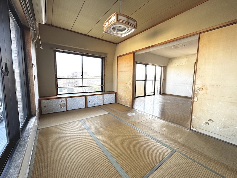 ＜和室約6帖＞リビング隣には二面採光の明るい和室があります。