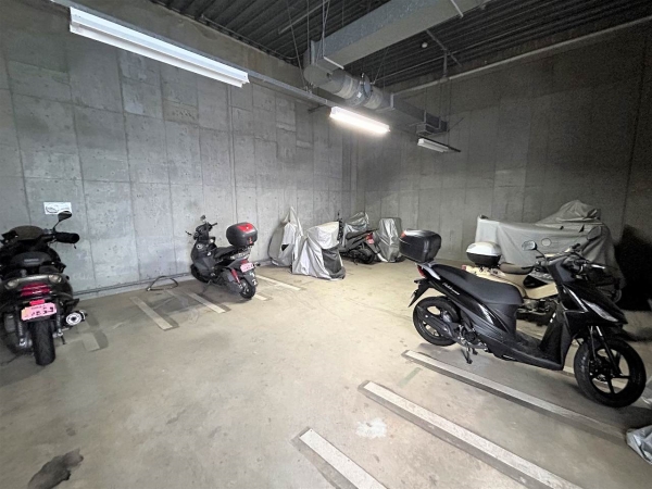 敷地内バイク置場