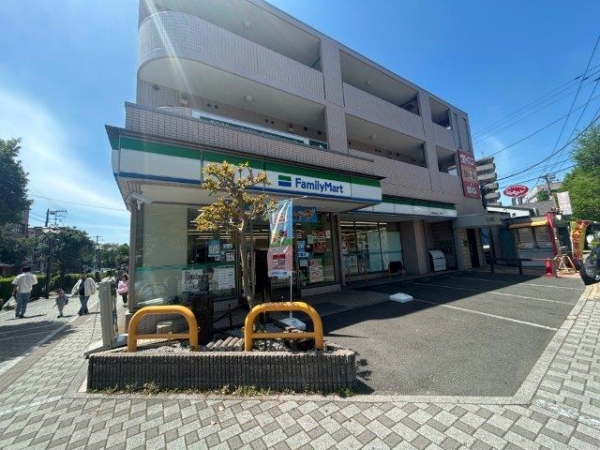 ファミリーマート相模原鹿沼台二丁目店（約300ｍ）