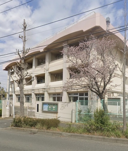 王禅寺中央中学校まで約1300ｍ