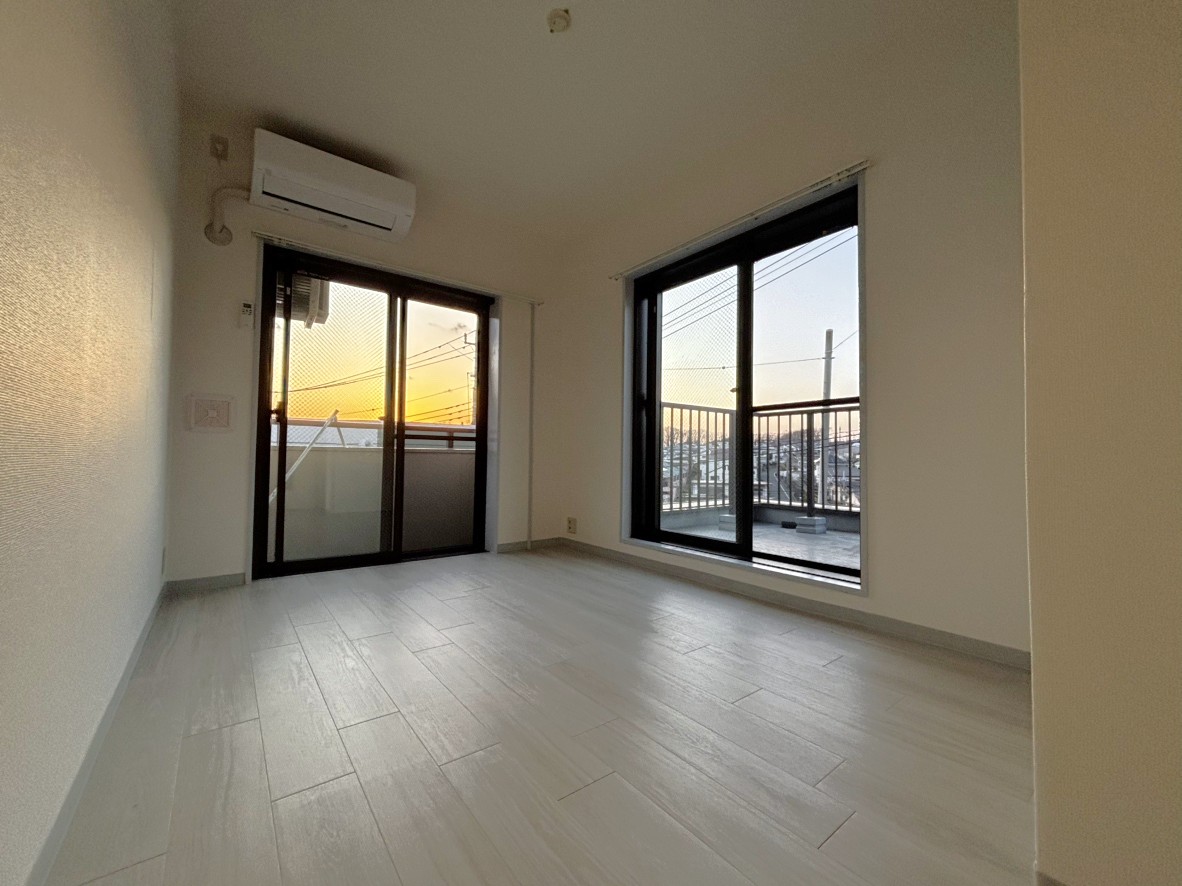 【クリオ玉川学園壱番館】小田急小田原線「玉川学園前」駅まで徒歩15分の立地です。第一種低層住居専用地域に位置しています。2025年8月にリフォーム履歴有。