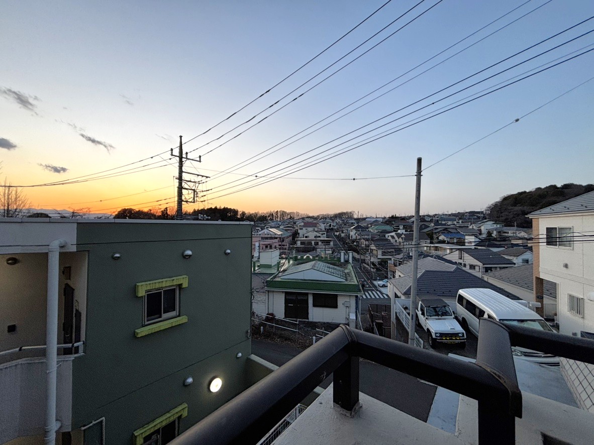 【眺望】すぐそばに高い建物がないので、圧迫感がなく、開放的な気分を味わえます。※眺望は将来に渡って保証するものではありません。
