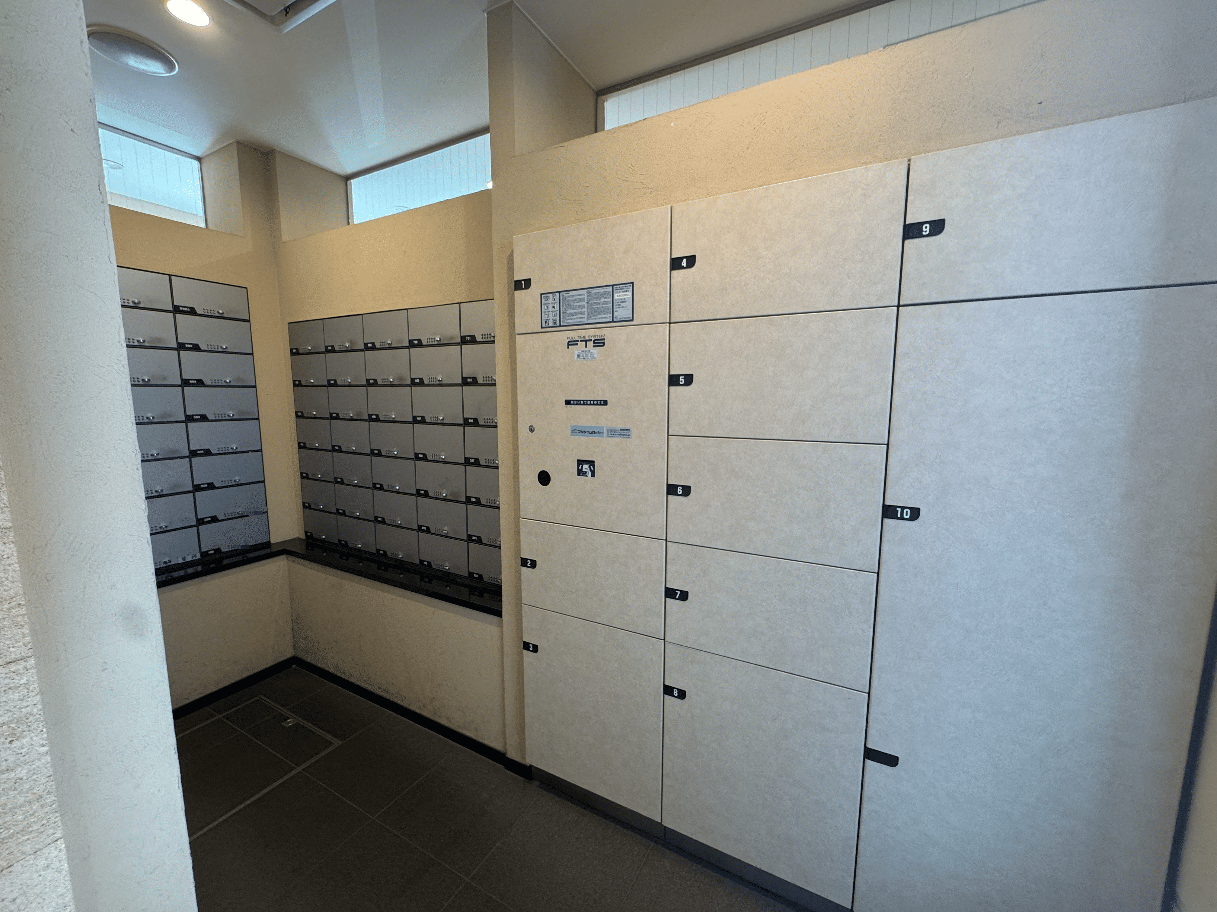 【宅配ボックス】在宅・不在に関わらず、荷物の受け取りが可能です。荷物の大きさに合わせてご利用いただけます。