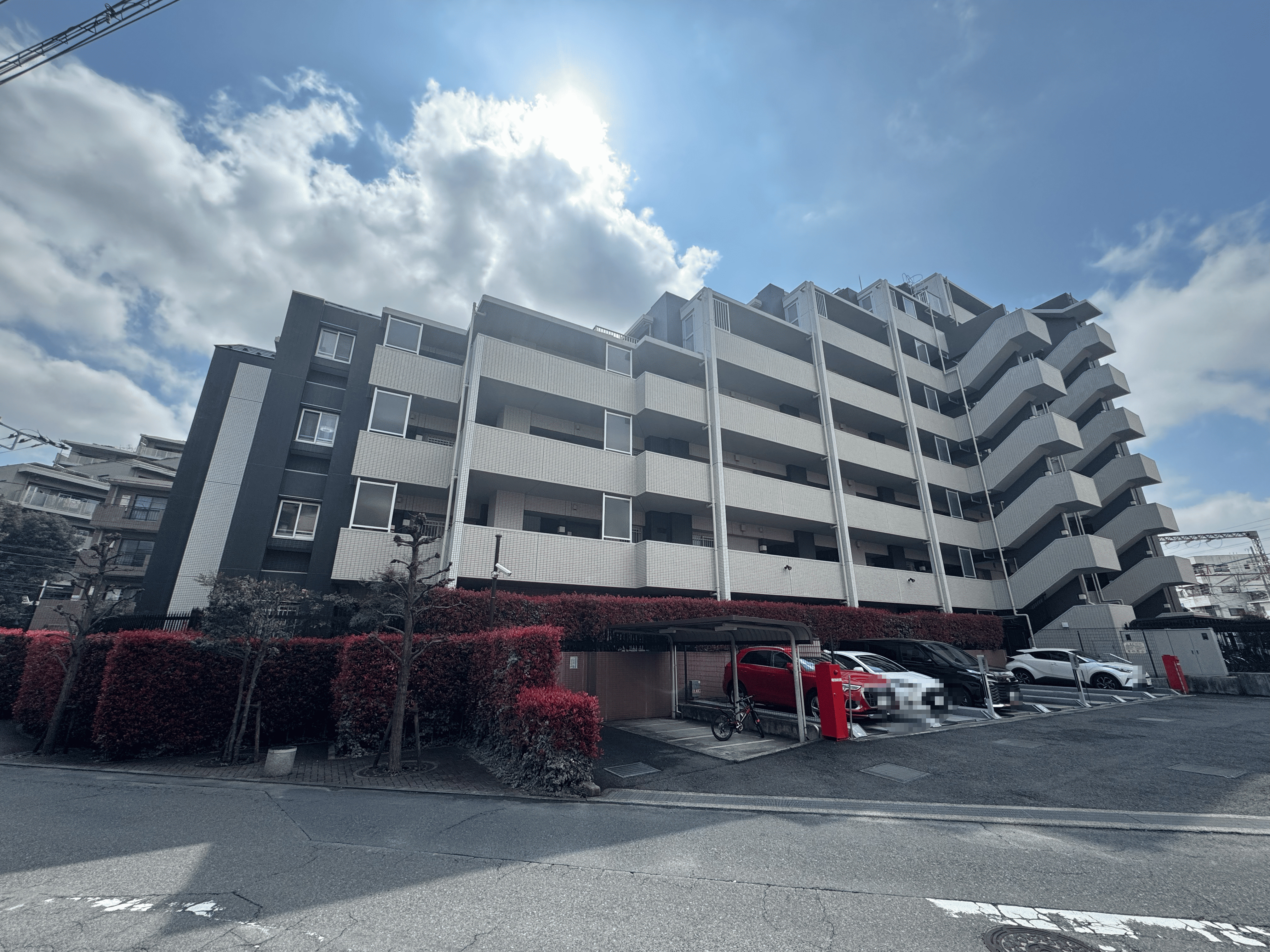 【現地外観写真】小田急江ノ島線「中央林間」駅まで徒歩2分、東急田園都市線「中央林間」駅まで徒歩3分の立地です。東急田園都市線は始発駅のため、毎日の通勤・通学にも便利です。