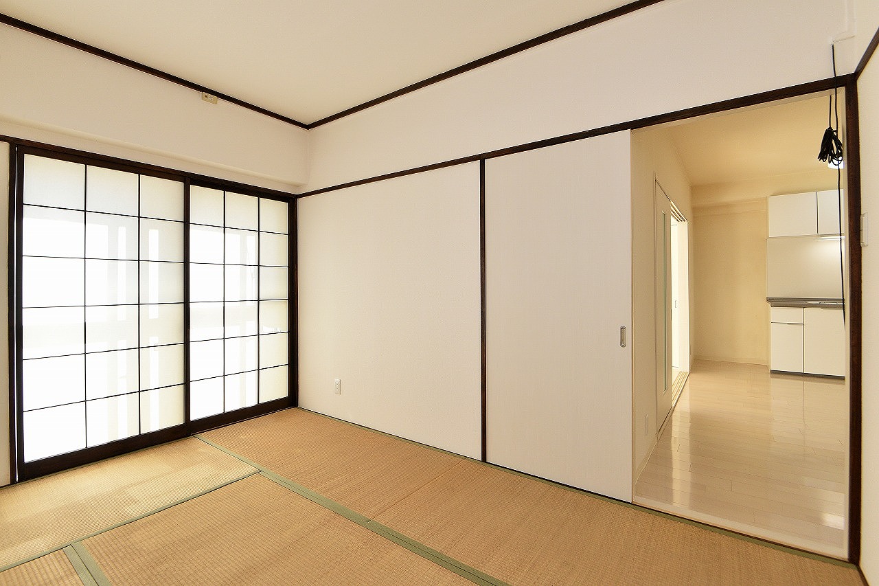 和室がございます。畳のお部屋は落ち着きますね。