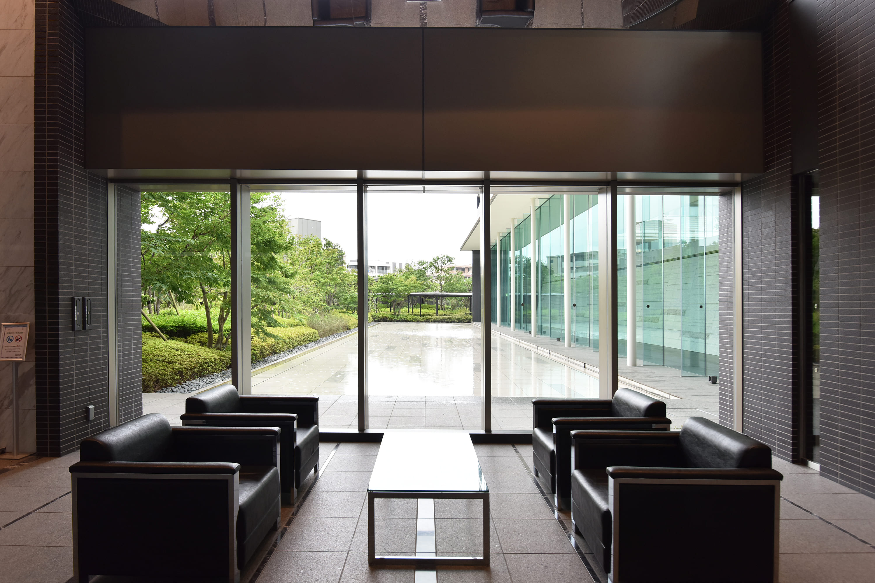 来客時にもお使いいただけるロビー