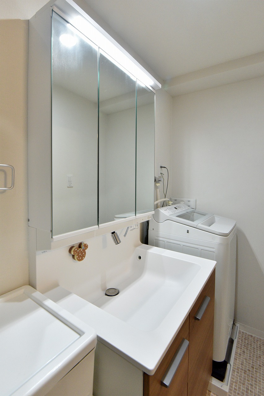 三面鏡付き洗面化粧台