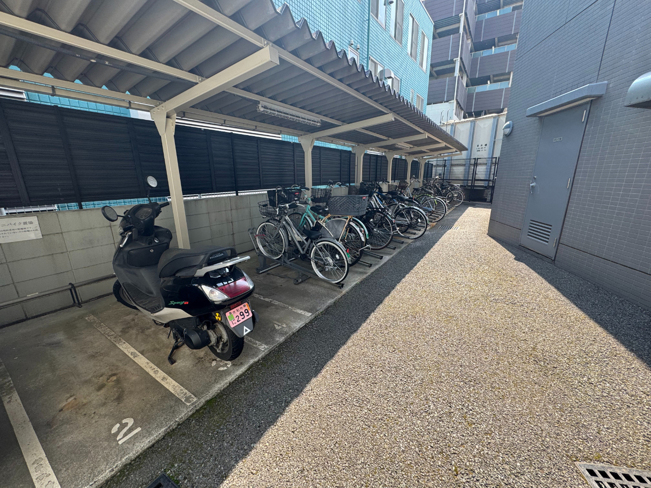 【駐輪場】駐輪場が整備されています。屋根が付いており、自転車を雨から守ります。最新の空き状況はお問合せ下さい。
