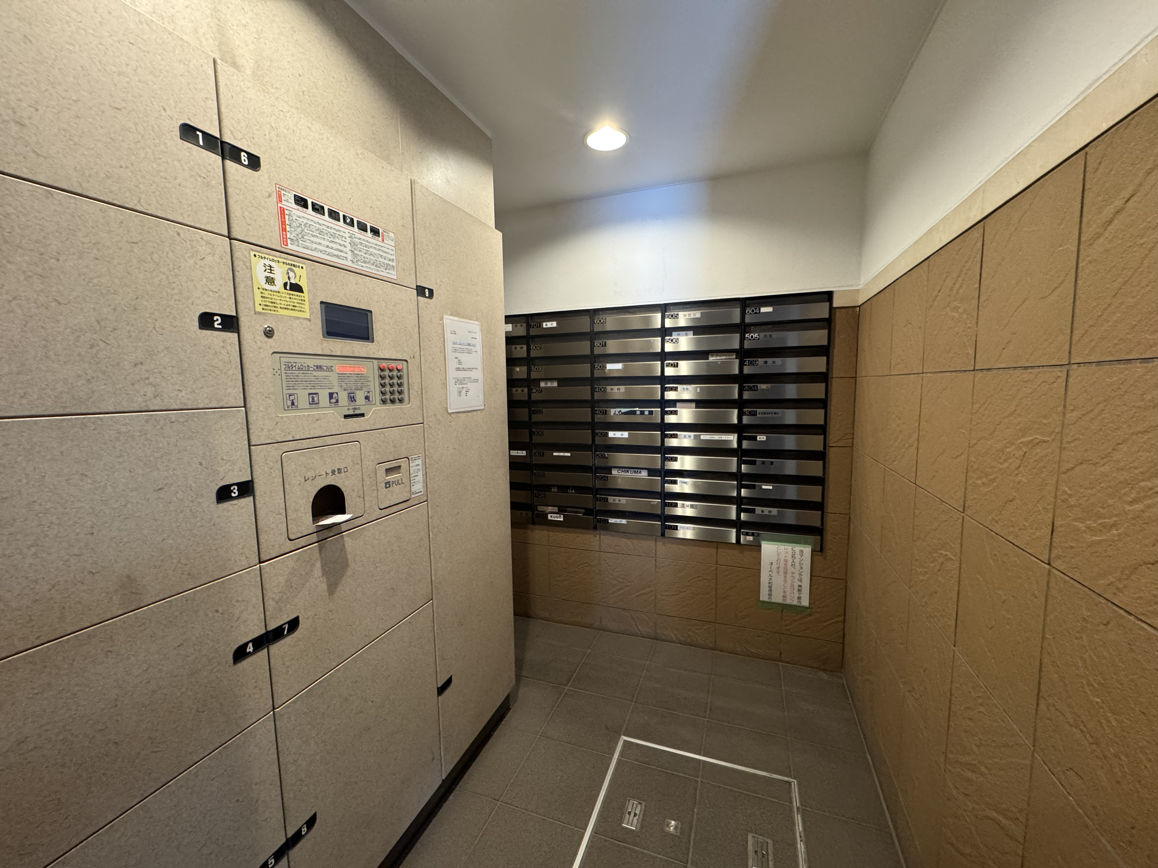 【宅配ボックス/共用部】様々なサイズに対応した宅配ボックスが設置されています。留守がちなご家庭でも気軽にネットショッピングを楽しむことができます。/2024年6月大規模修繕工事実施済み