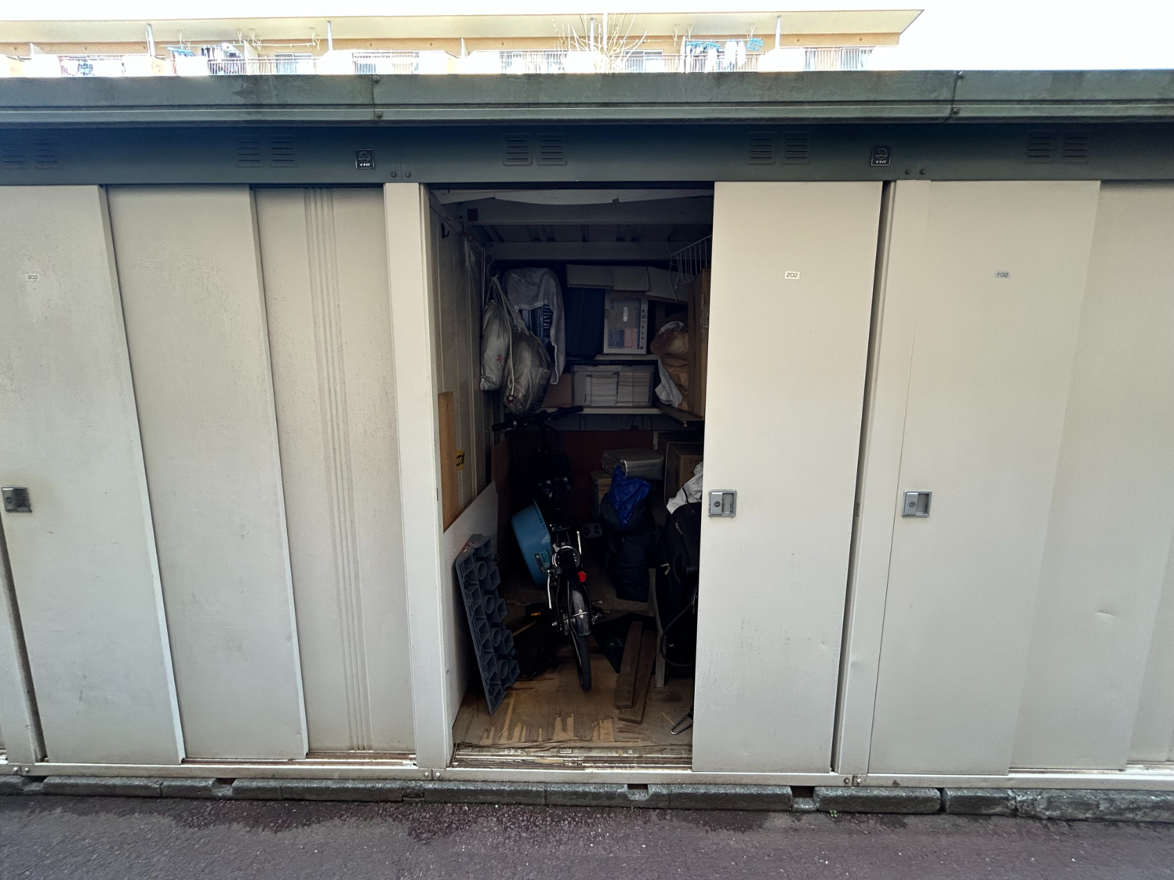 【屋外物置】アウトドア用品や災害グッズなど、使用頻度の少ない物などを保管しておけます。