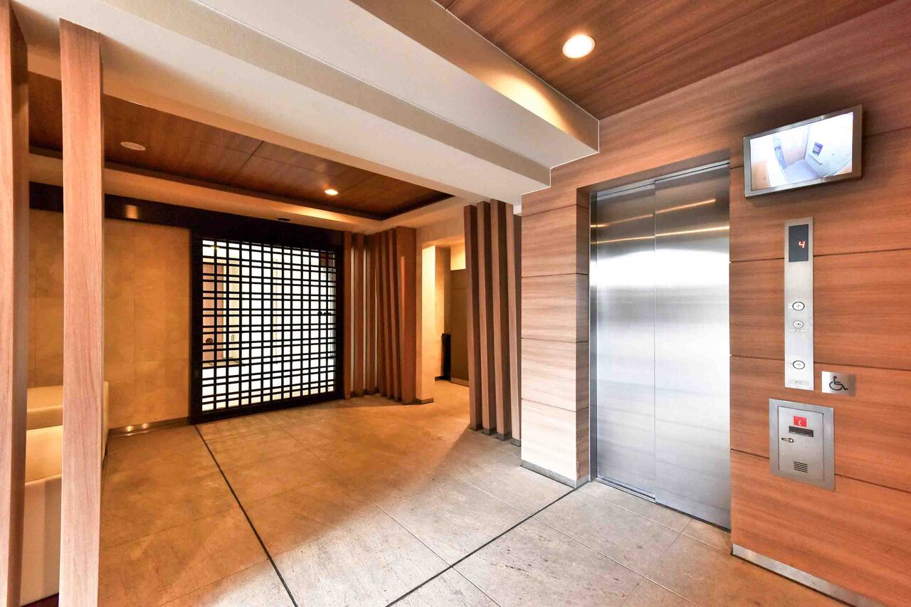 【エントランス】大切なペットと暮らせるマンションです(細則あり)。これからペットを飼うことを検討している方にもおすすめです。