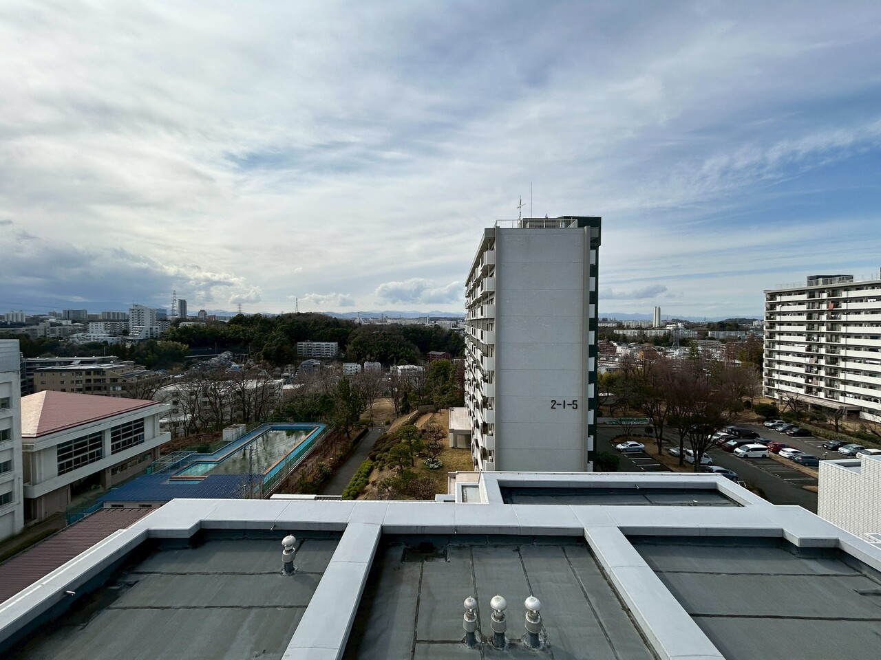 【住戸からの眺望】南西・北西向きの角住戸ですので、陽当り・通風が確保しやすいです。※眺望は将来に渡って保証するものではありません。