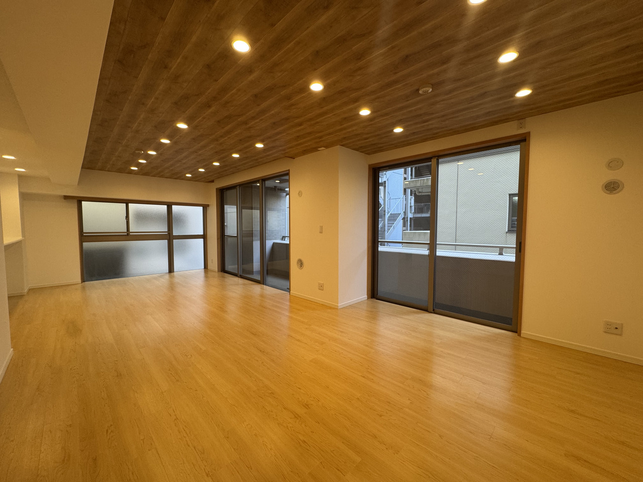 【ドラゴンマンション相模原参番館】総戸数55戸、鉄骨鉄筋コンクリート造15階建の6階部分。大切なペットと暮らせるマンションです(細則有)。