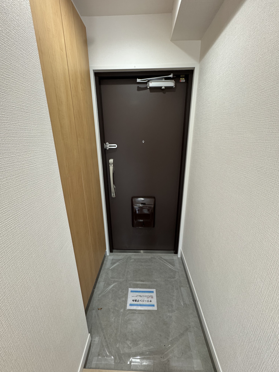 【玄関】天井高の下足入が備わった玄関です。ご家族分のお履き物をすっきりと収納することができ、玄関まわりを綺麗に保てそうです。