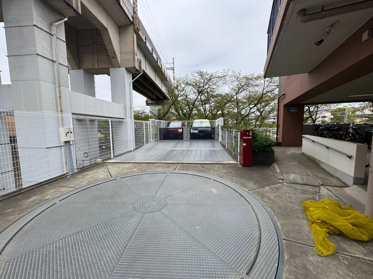 【駐車場】防犯面に配慮された、機械式の駐車場です。空き状況は変動しますので、随時お問い合わせください。