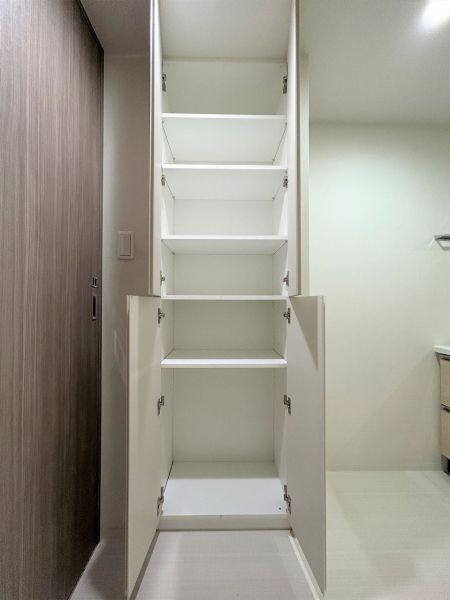 洗面室にはリネン庫がございます