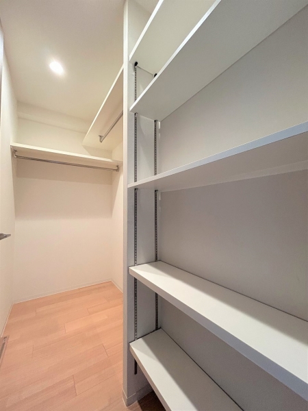約1.8帖の大容量マルチクローゼット