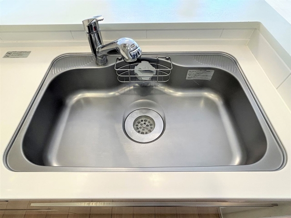 ディスポーザーを備えたキッチンのシンク