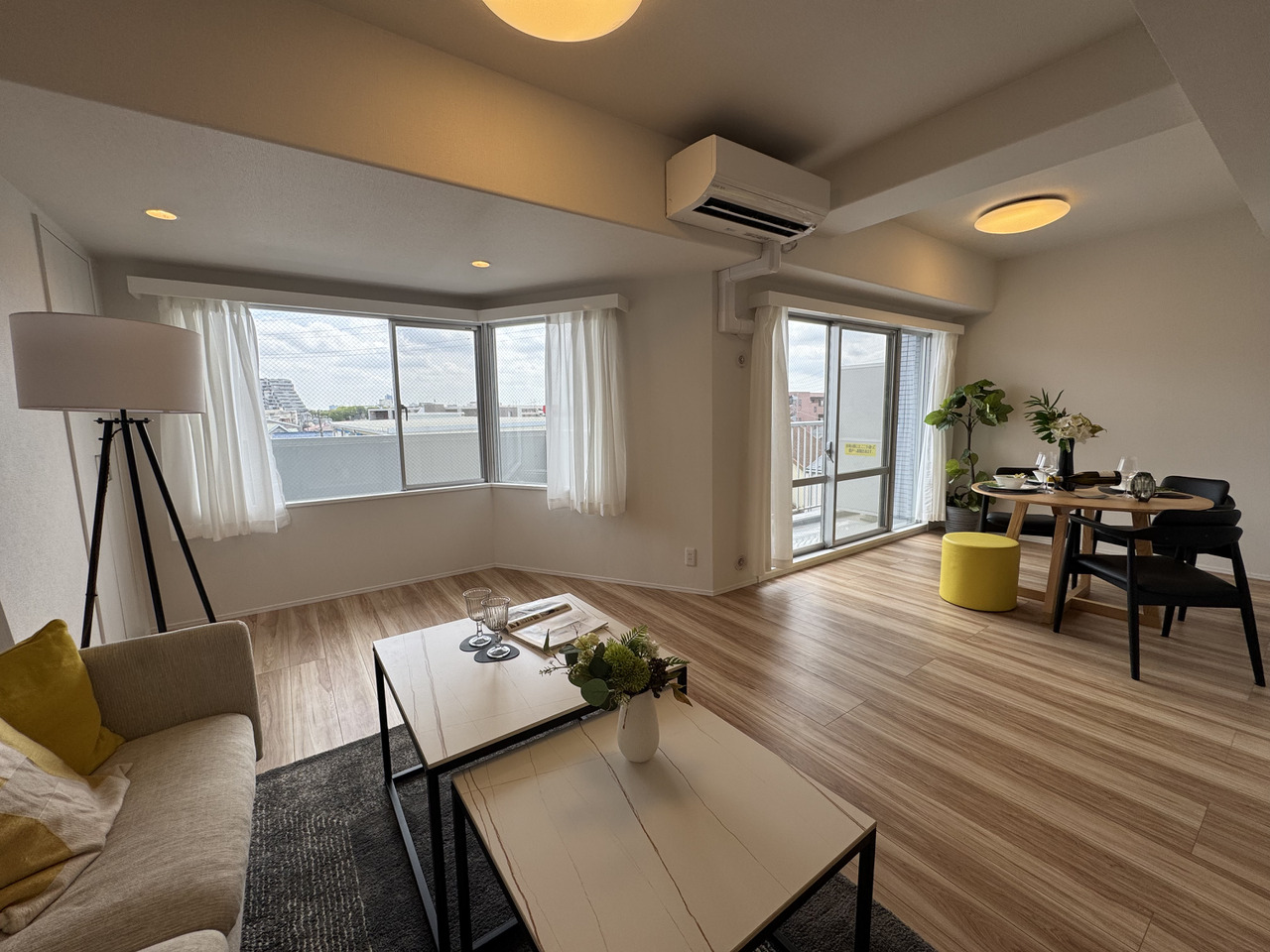 【キャッスル相模原】2026年1月内装リノベーション済。水回り交換やクロス貼替などが完了したお部屋で、気持ちよく新生活を始められます。暖かな陽光が差し込む、南東向き「3LDK」の住戸です。