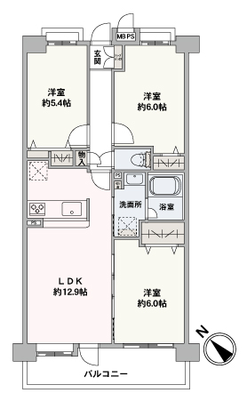 LDKは約12.9帖。隣接する洋室の引き戸を開放すれば、約18.9帖の広々空間として活用できます。キッチン近くに水回りが集約された、家事動線の良いレイアウト。2026年7月に内装リフォームを実施。